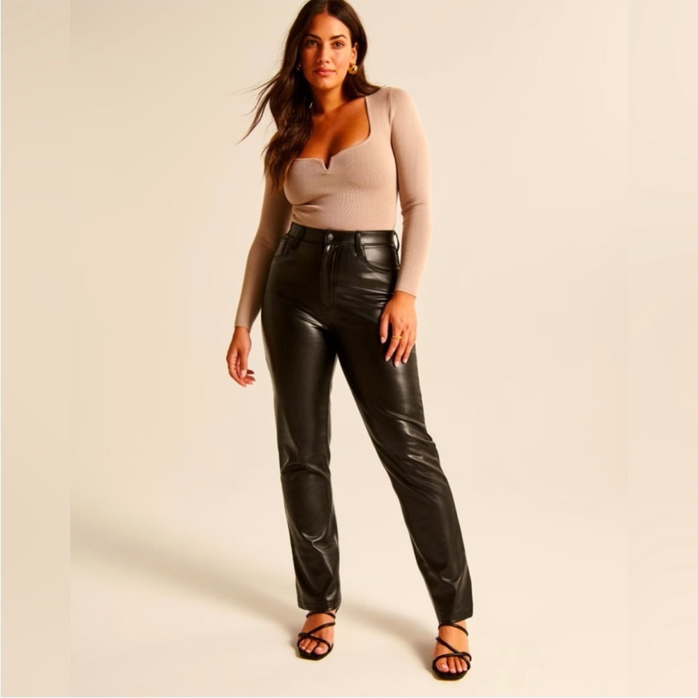 A&F Curve Love Vegan Leather 90s Straight Ultra High Rise Pant Plus Size 37 / 24